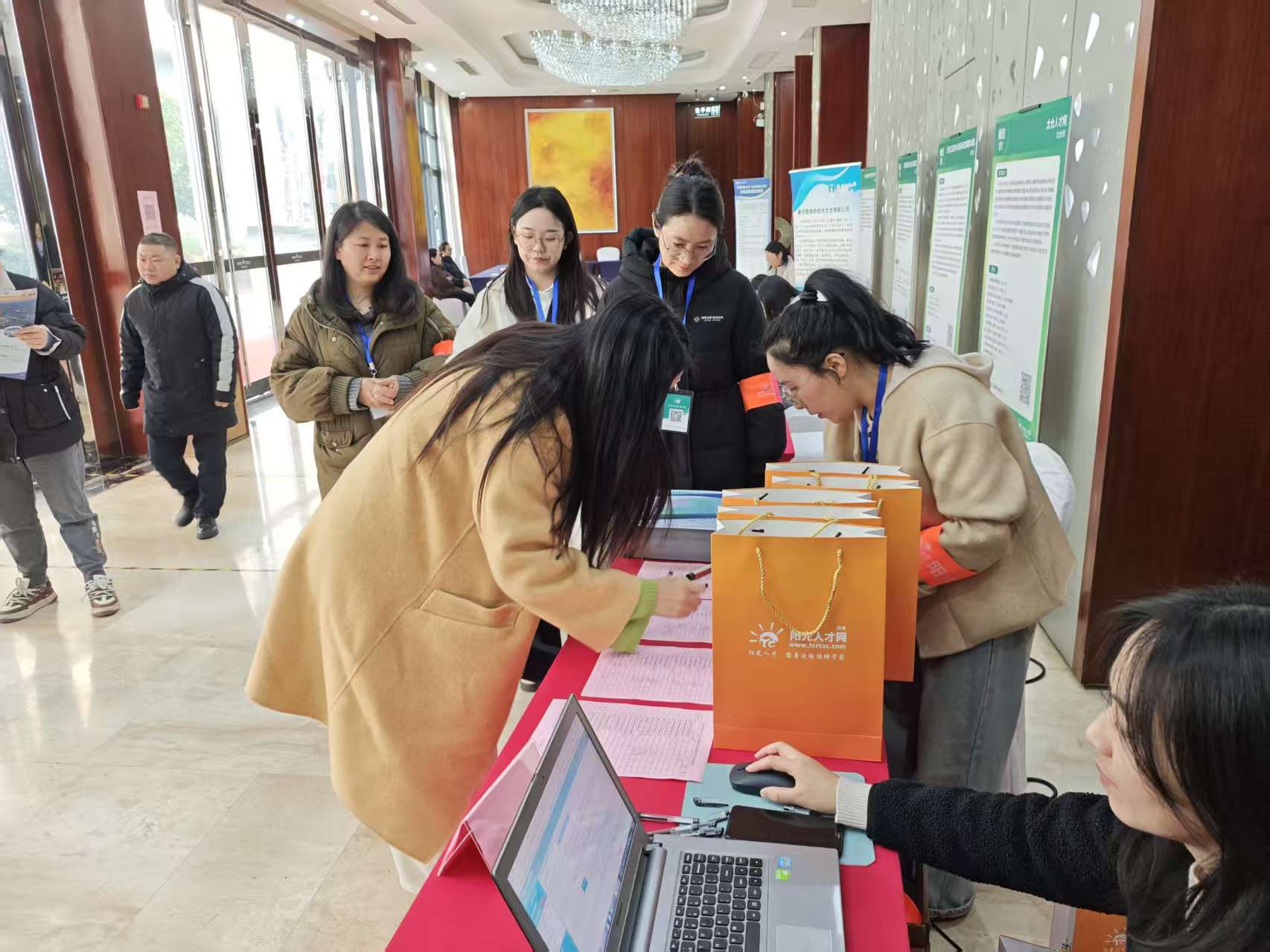 春風(fēng)送崗啟新程陽光太倉向未來——2026太倉春季大型招聘會圓滿落幕